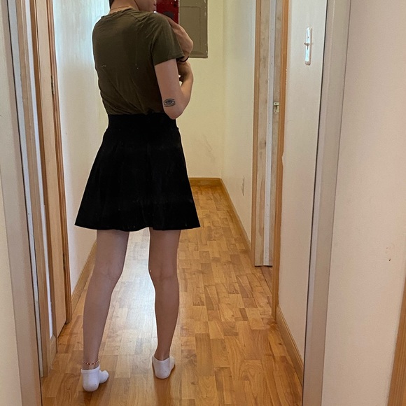 Black Skirt - Picture 3 of 5